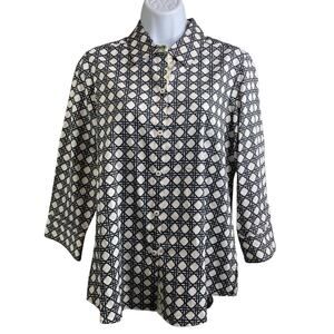 Foxcroft Black White Geometric Button Up Shirt Size 8‎ Career Wrinkle Resistant